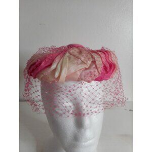 Vintage Womens Calot hat pink with  veil - Estate find